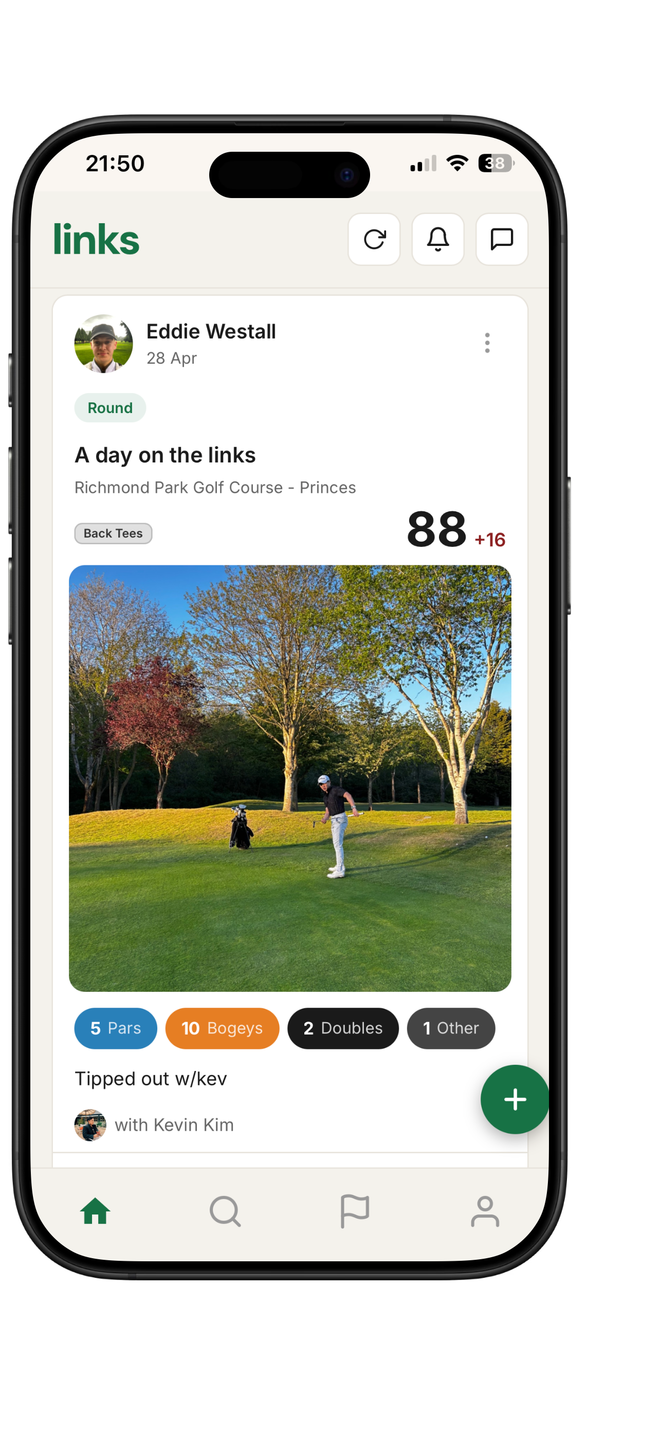 Links app feed showing round posts with scores and photos